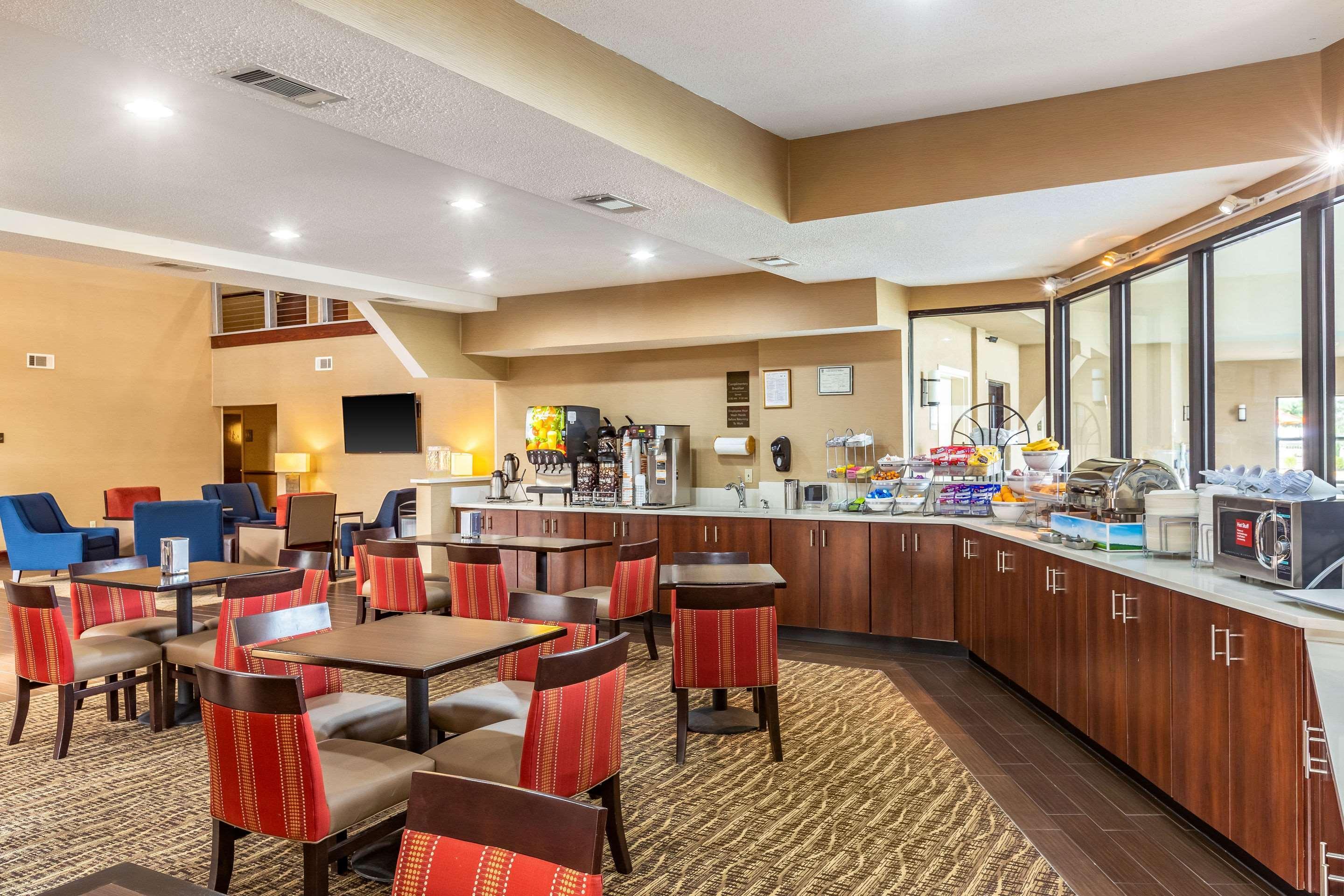 Comfort Suites Near Robins Air Force Base Warner Robins Buitenkant foto