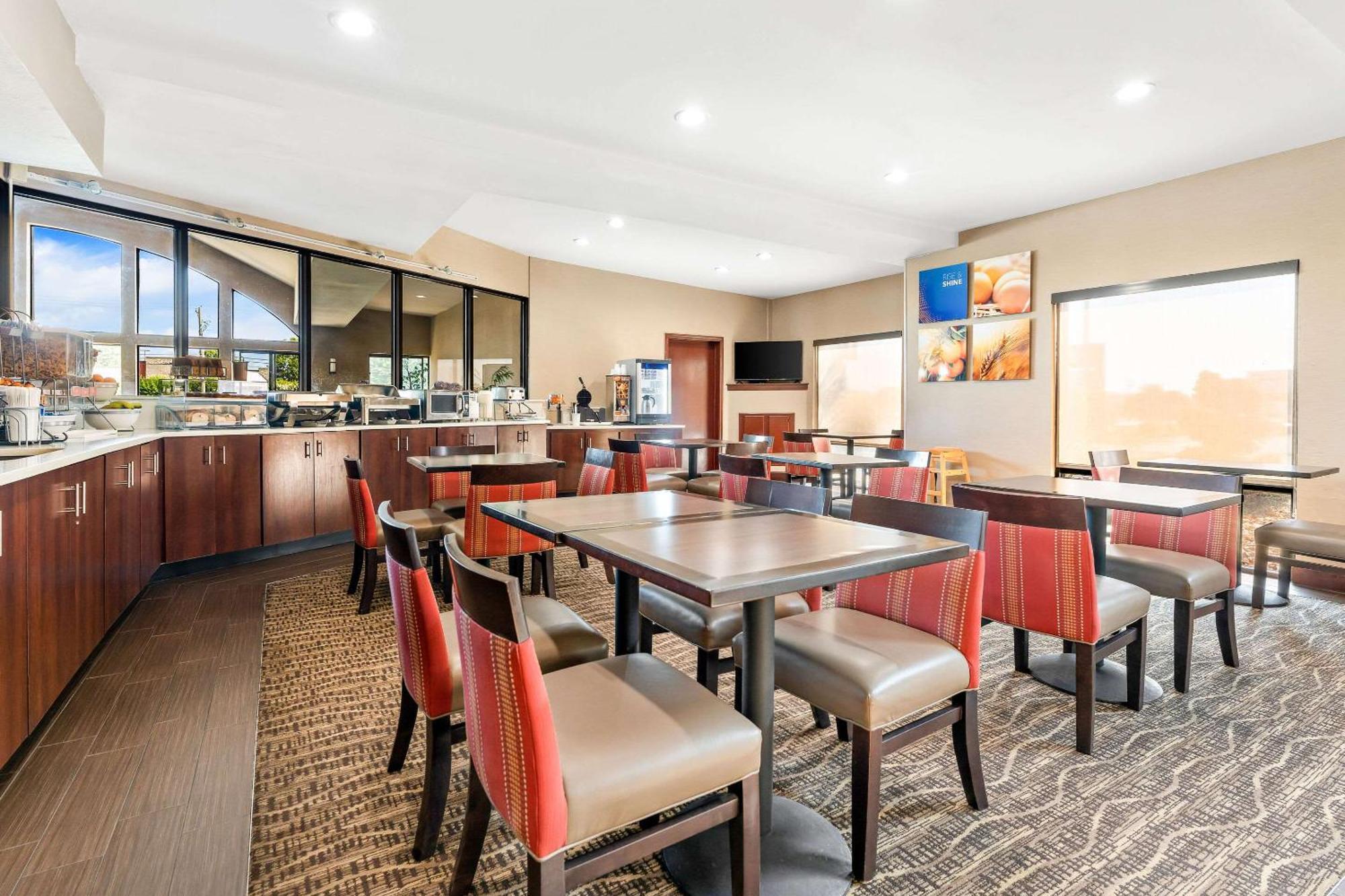 Comfort Suites Near Robins Air Force Base Warner Robins Buitenkant foto